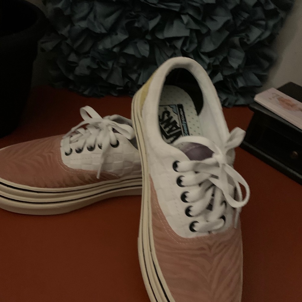 VAns - Picture 7 of 7